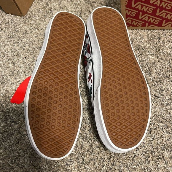 Rose pattern slip-ons - Picture 3 of 6